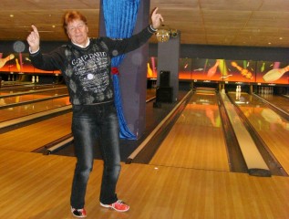03-18.12.11-Bowling (19)~1