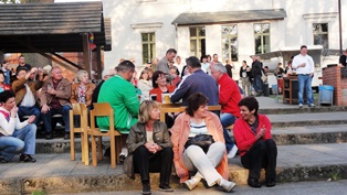 Fans am 04.05.2013 in Milow (4)-mini