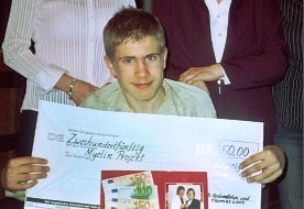 Toni_mit_Spende_mini