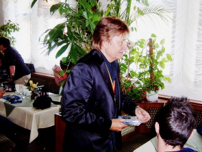 10.05.09-Geschenk fr Fanclub-02