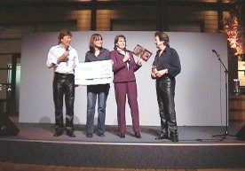 4-Spendenubergabe_1_mini