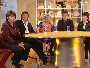 Am Tisch-1-MDR-mini02