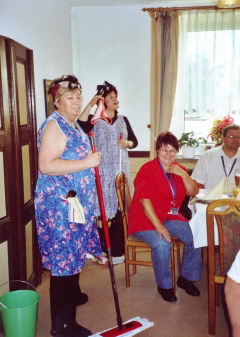 Fanclubtreffen 2006-Putzfrauen-mini